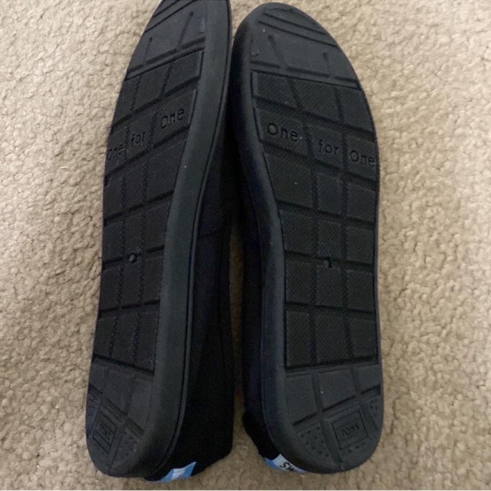 New Women’s TOMS